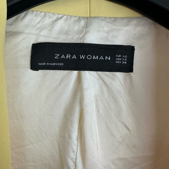 SOLD!!! ZARA Yellow Blazer with Tailored Fit and Classic Lapels - Picture 4 of 5